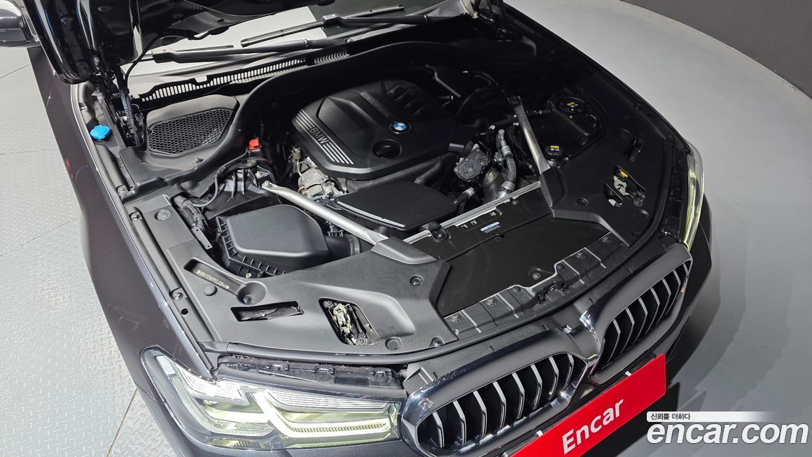 BMW 5-Series 2023
