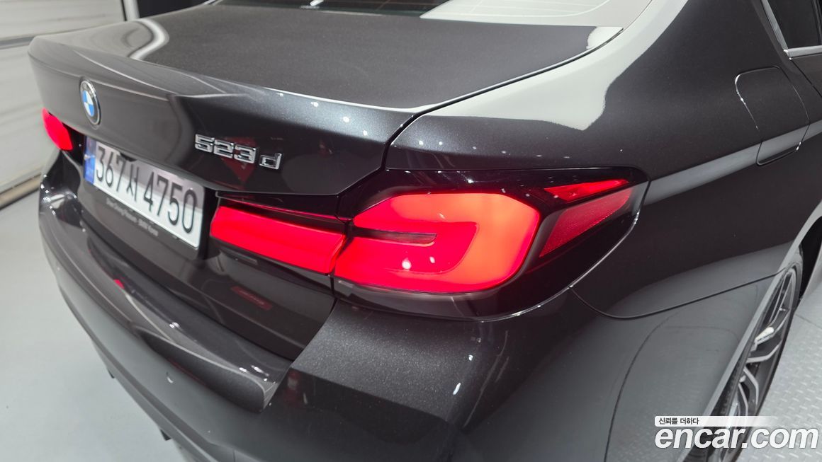 BMW 5-Series 2023