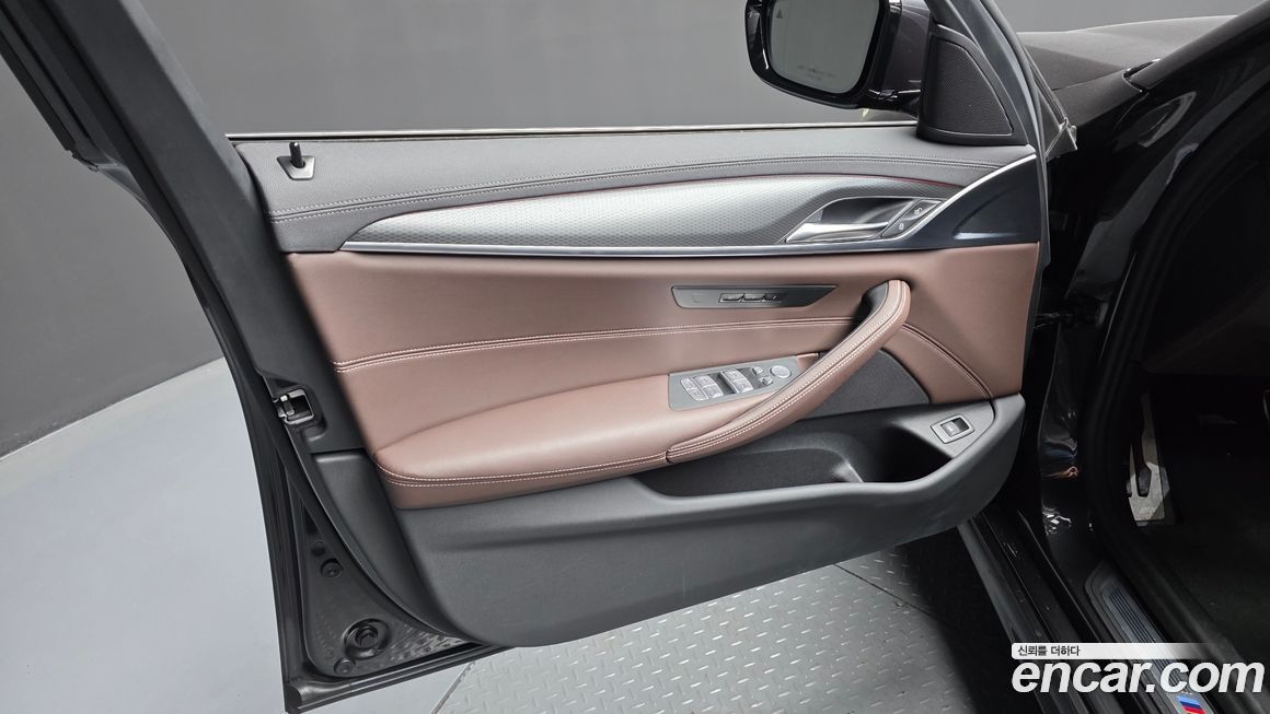 BMW 5-Series 2023
