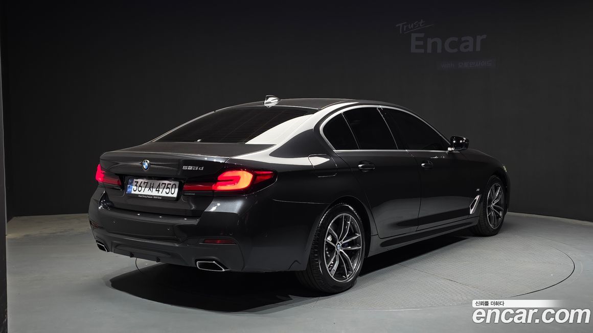 BMW 5-Series 2023