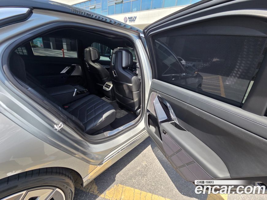 BMW 7-Series 2024