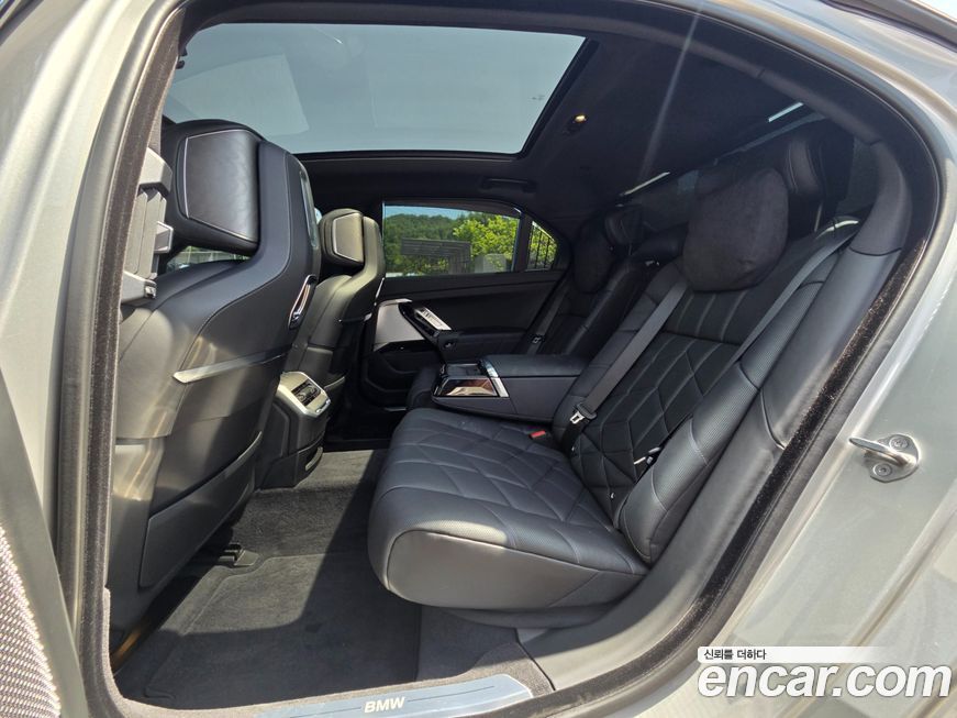 BMW 7-Series 2024