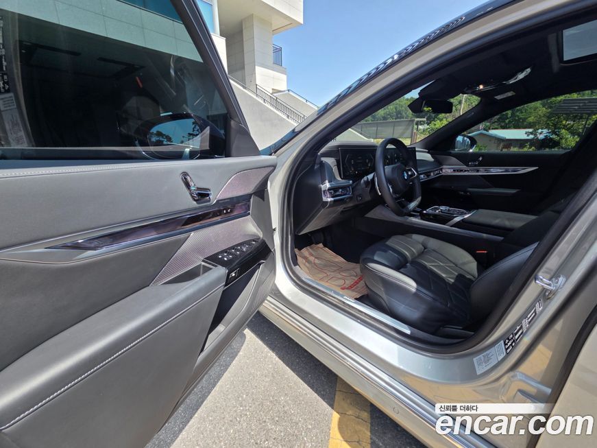 BMW 7-Series 2024