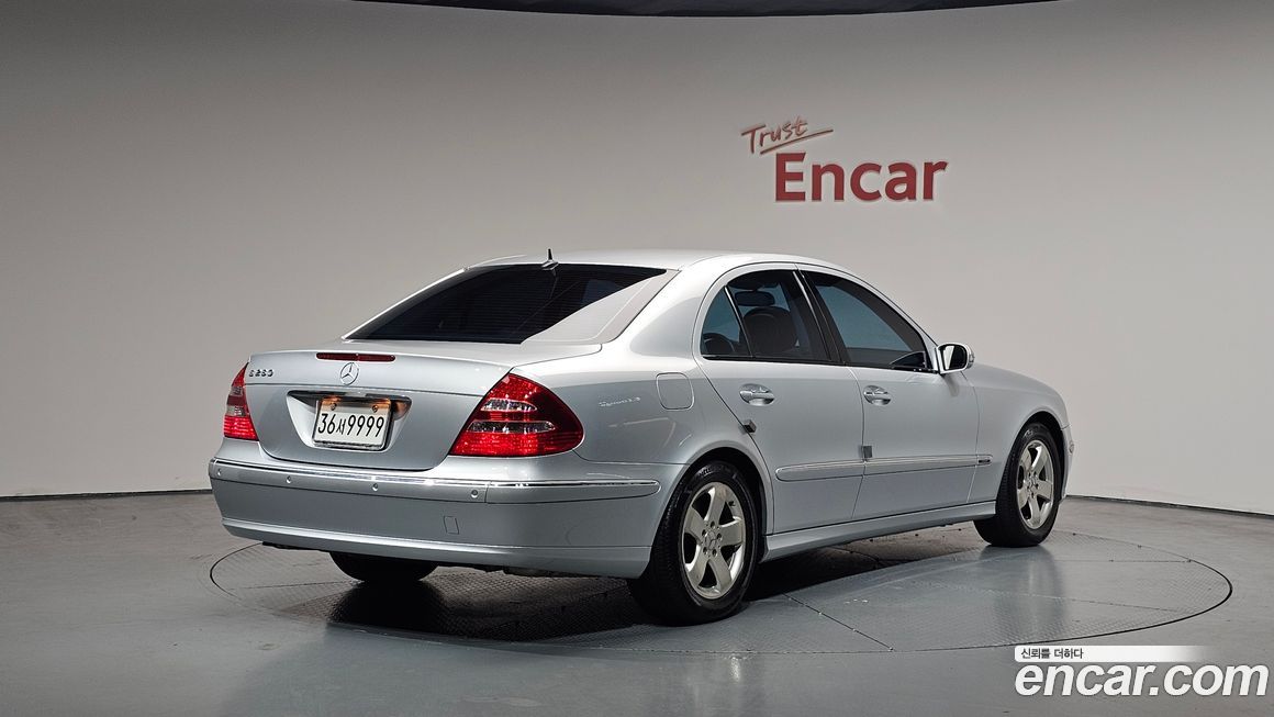 Mercedes-Benz E-Class 2005