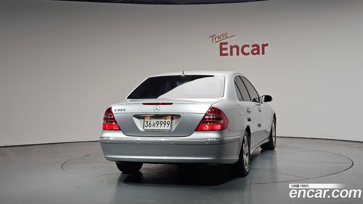 Mercedes-Benz E-Class 2005