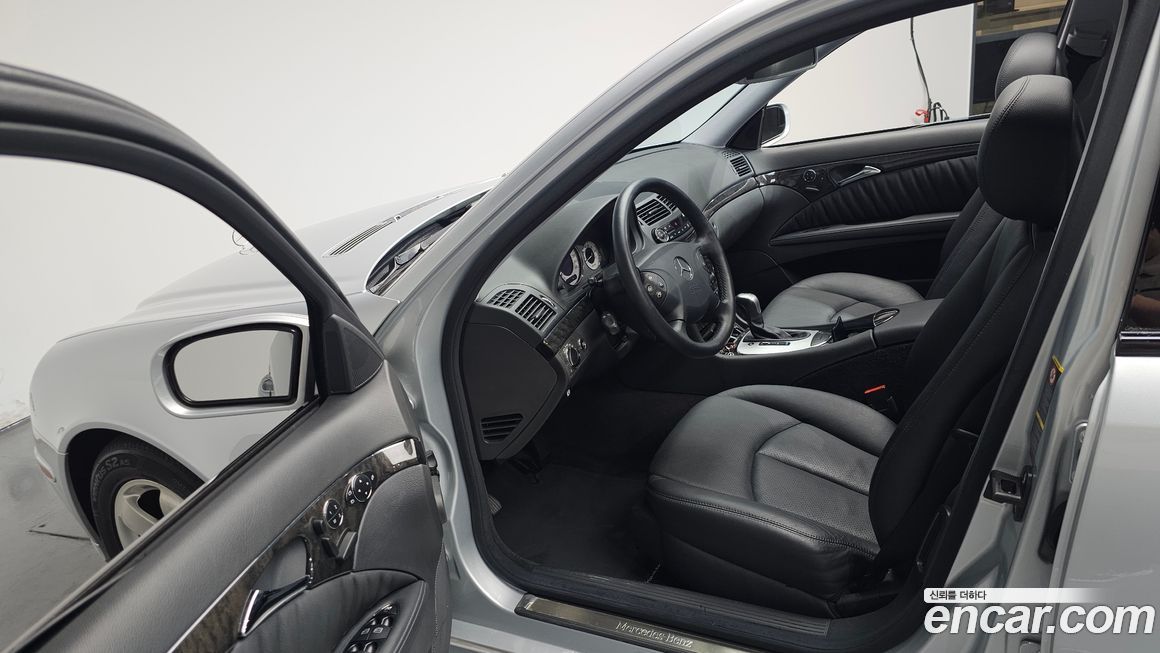 Mercedes-Benz E-Class 2005