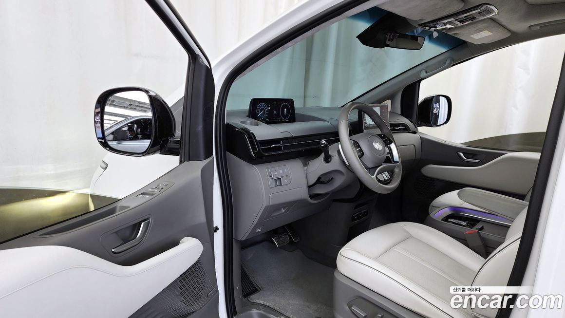 Hyundai Staria 2025