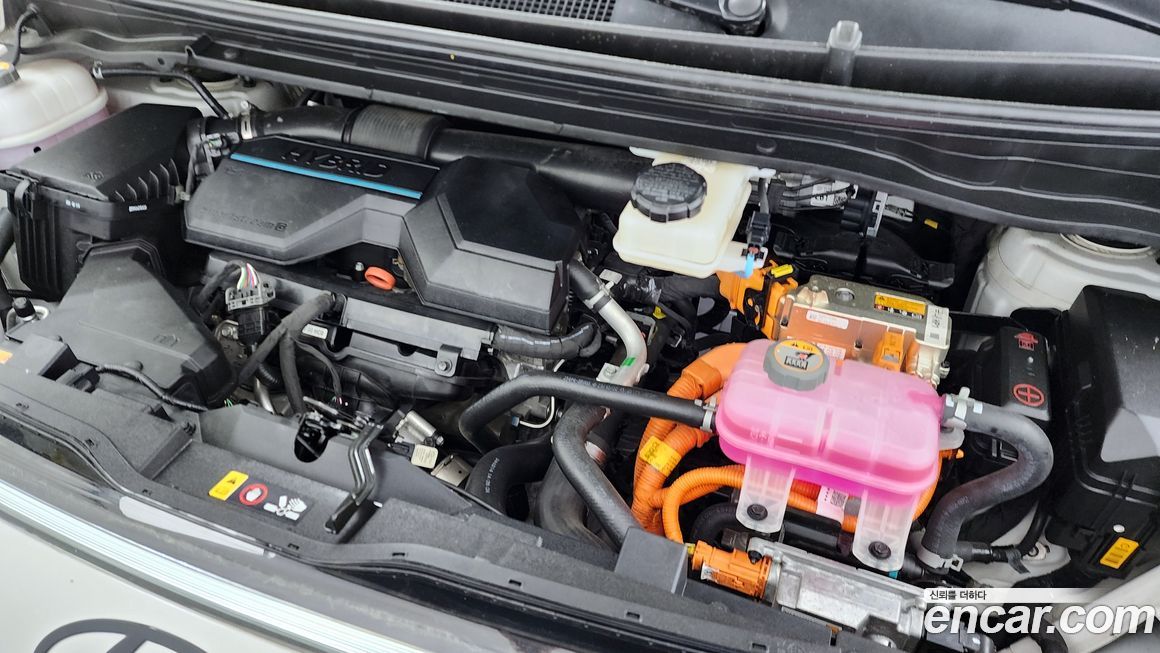 Hyundai Staria 2025