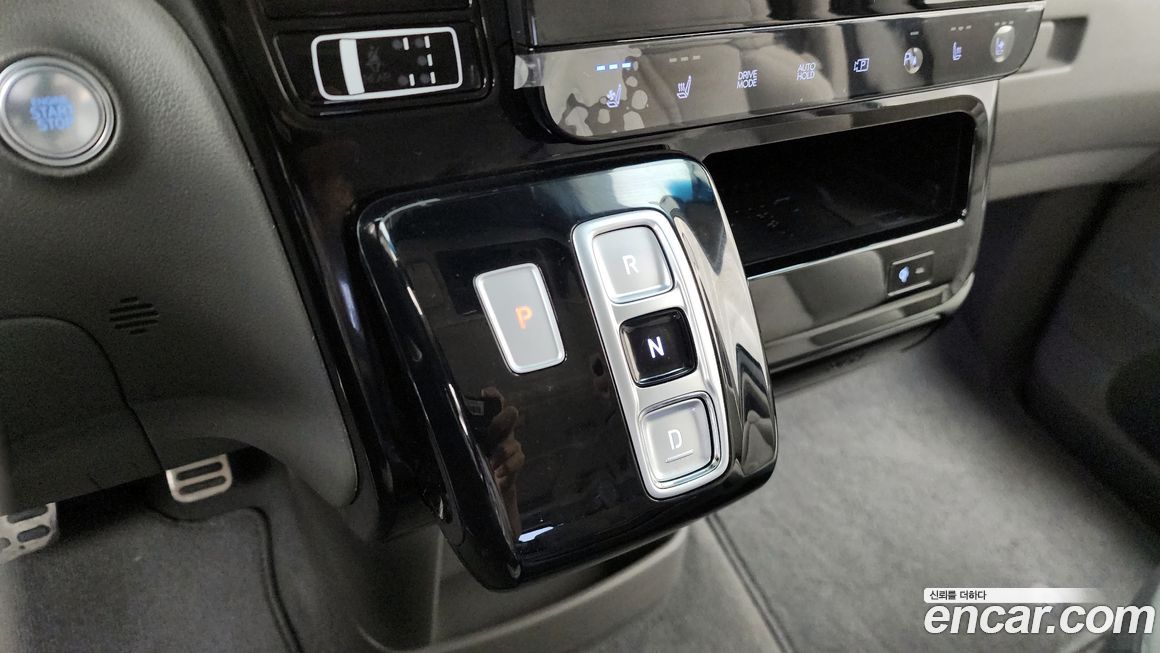 Hyundai Staria 2025