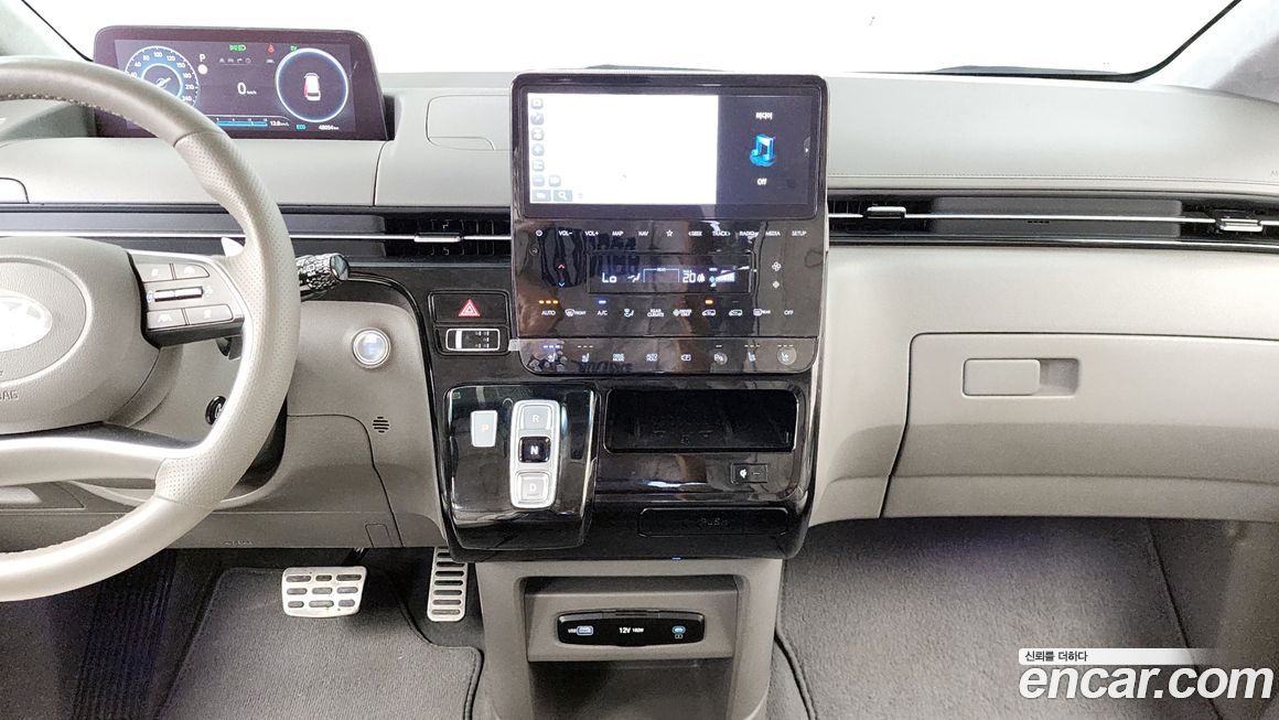 Hyundai Staria 2025