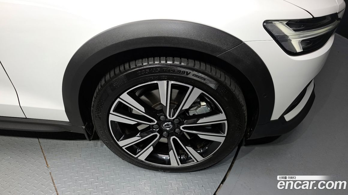Volvo V60 2022