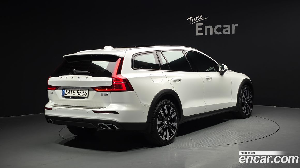 Volvo V60 2022