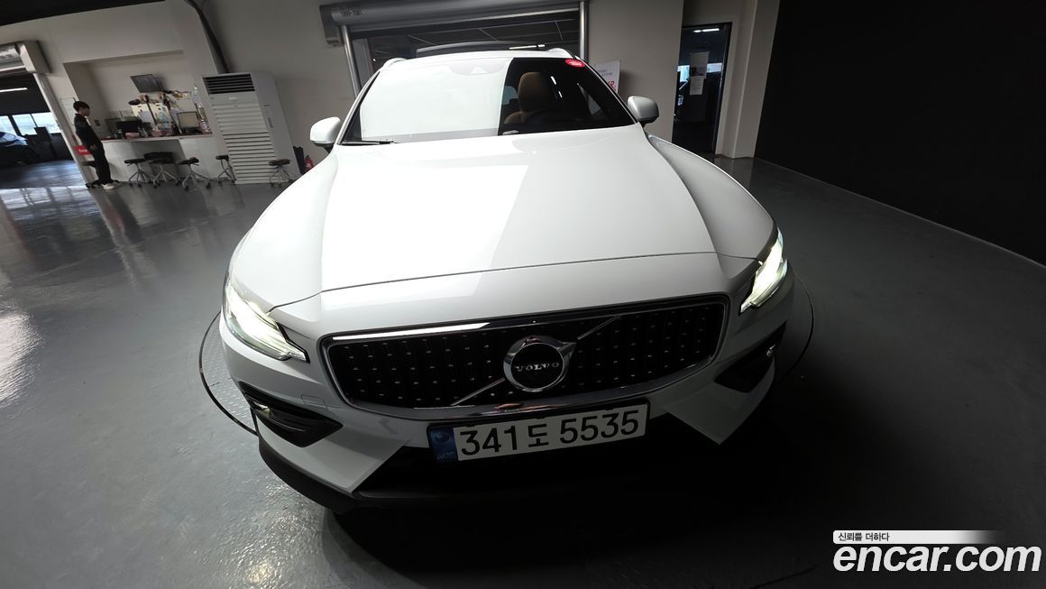 Volvo V60 2022