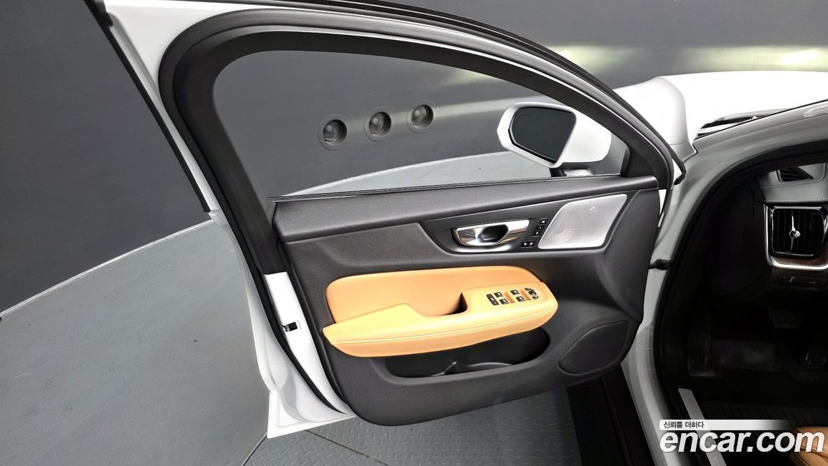 Volvo V60 2022