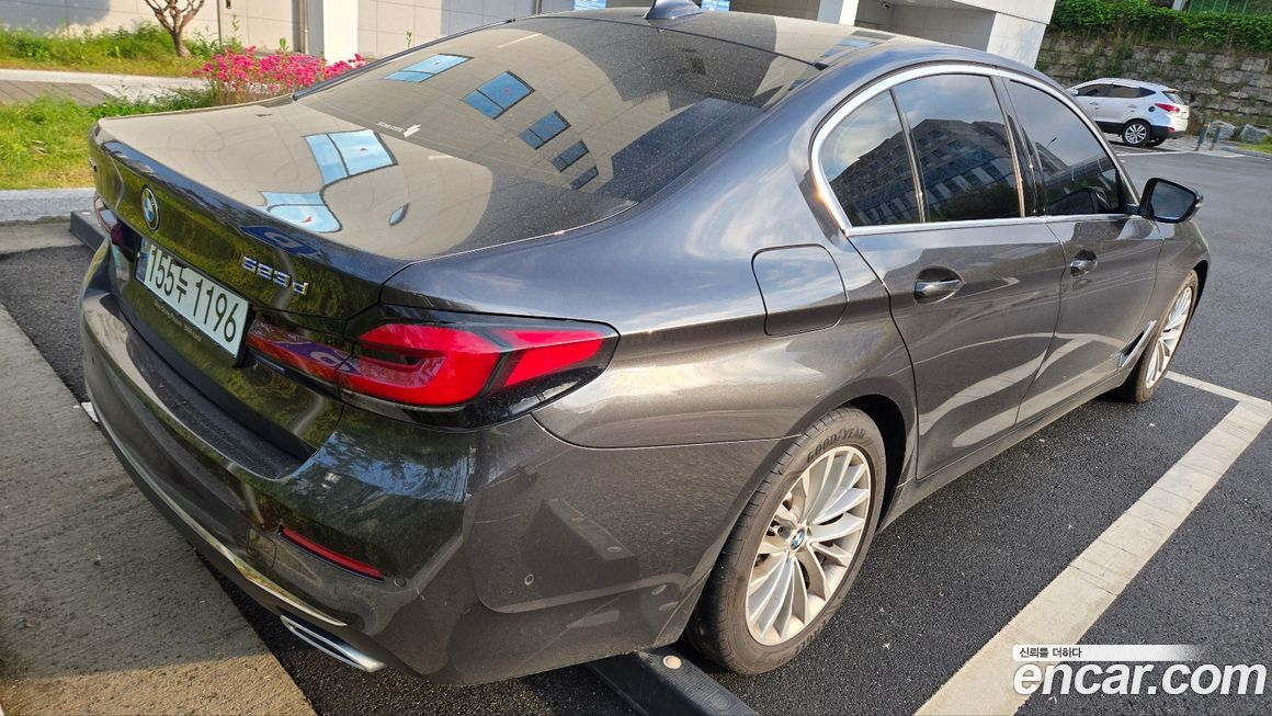 BMW 5-Series 2023