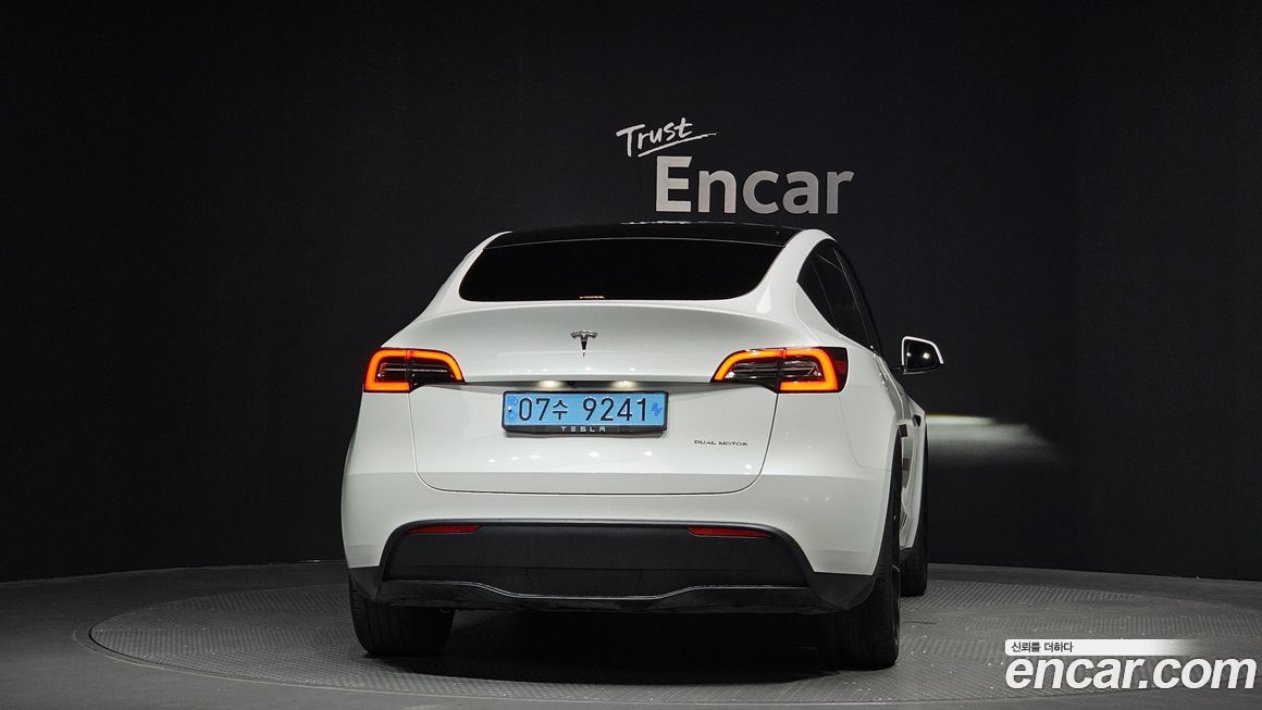 Tesla Model Y 2023