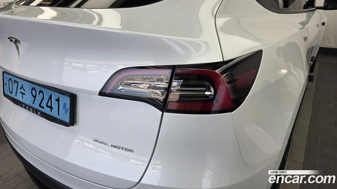 Tesla Model Y 2023