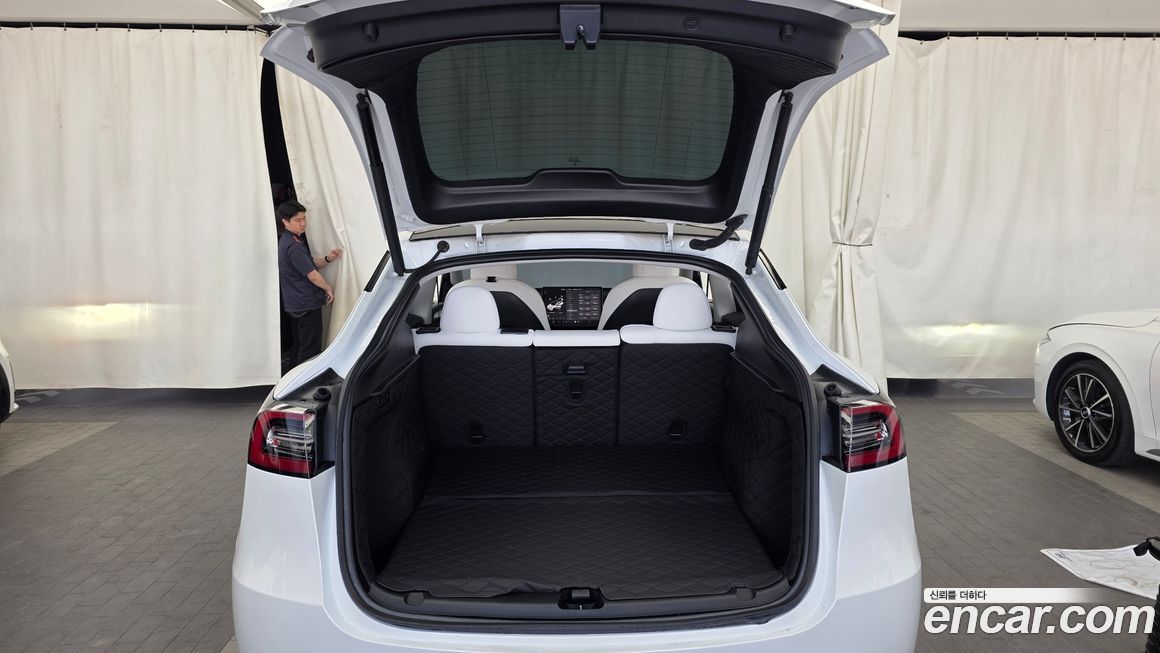 Tesla Model Y 2023