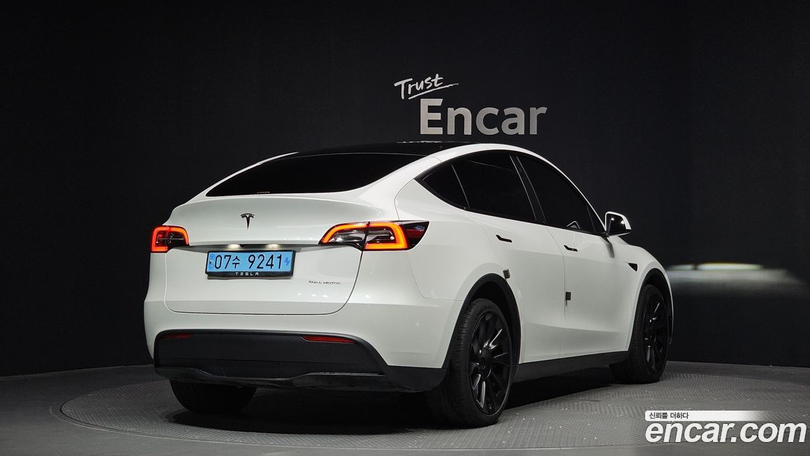 Tesla Model Y 2023
