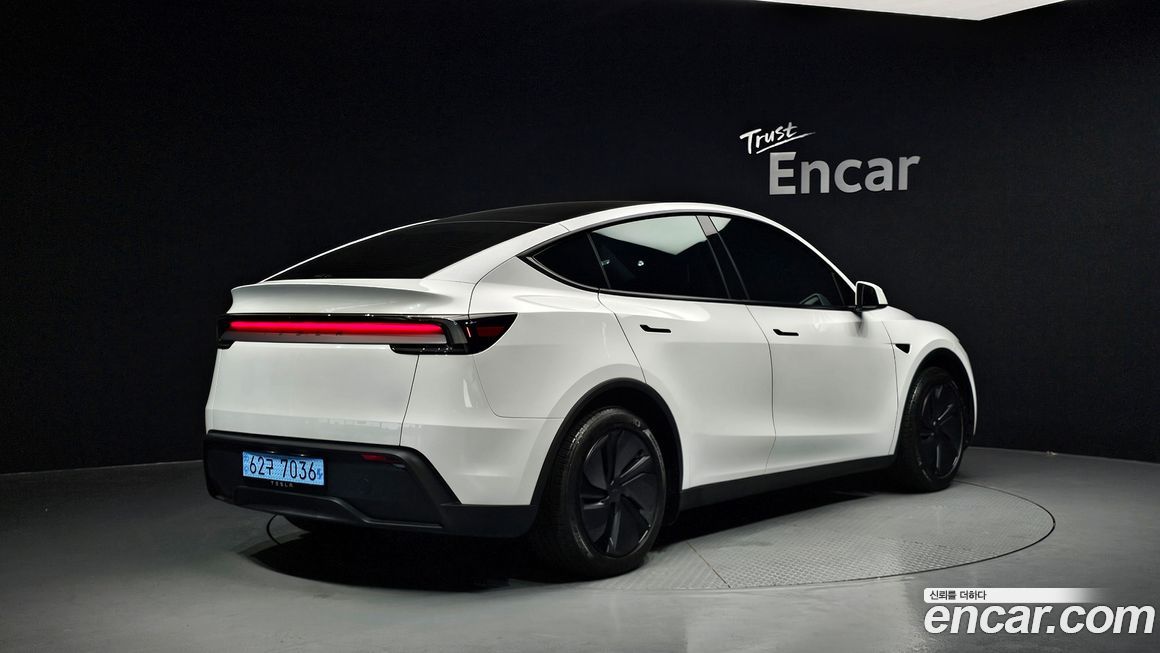 Tesla Model Y 2025