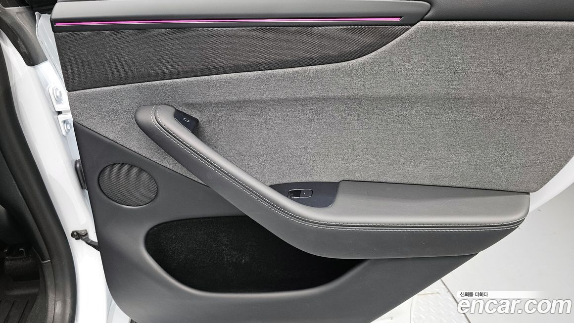 Tesla Model Y 2025