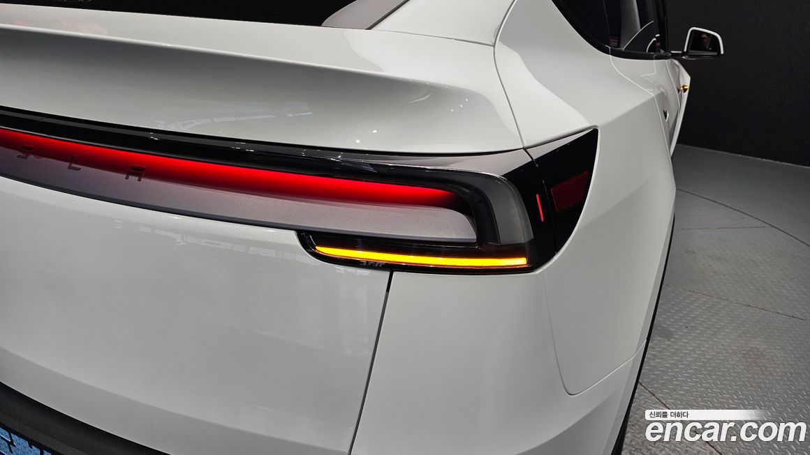 Tesla Model Y 2025
