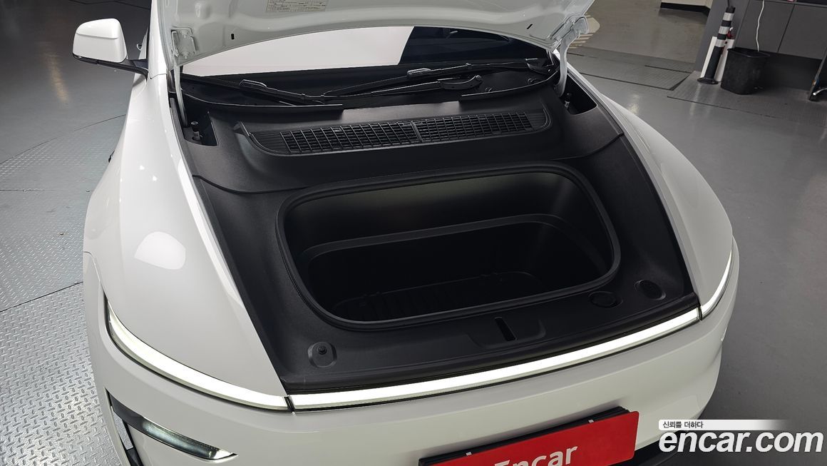 Tesla Model Y 2025