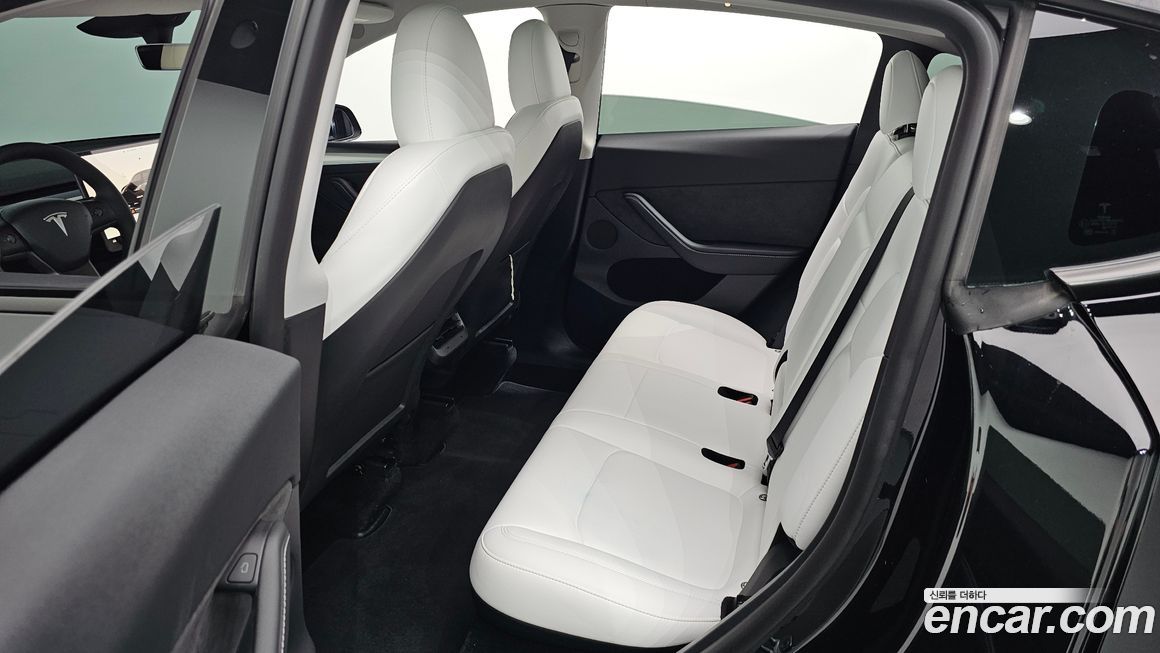 Tesla Model Y 2024