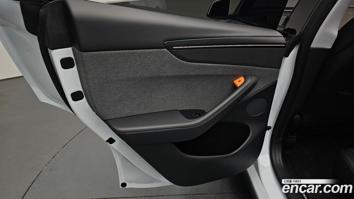 Tesla Model Y 2025