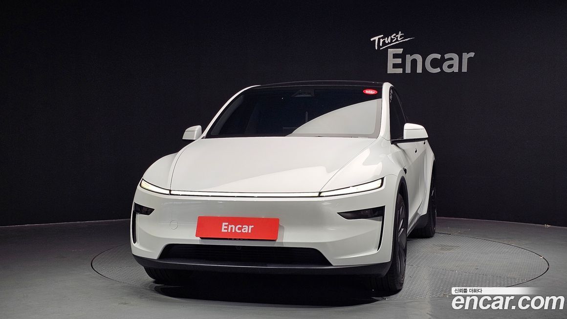 Tesla Model Y 2025