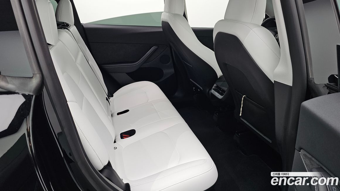 Tesla Model Y 2024