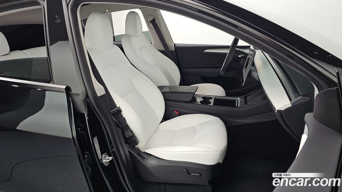 Tesla Model Y 2024