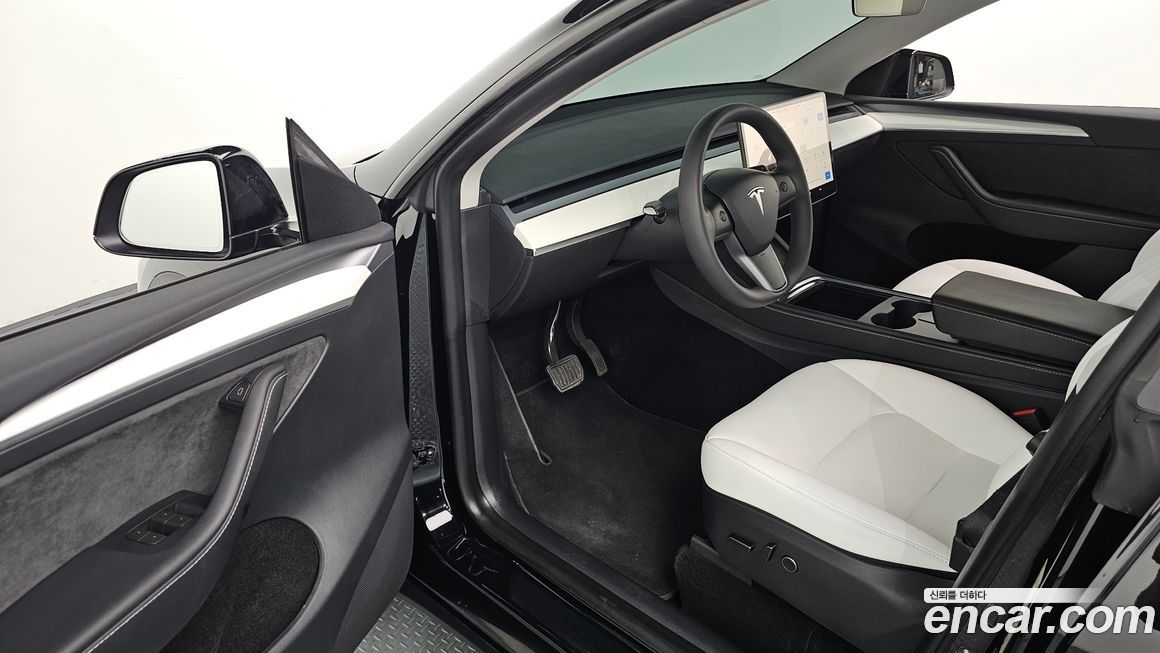 Tesla Model Y 2024