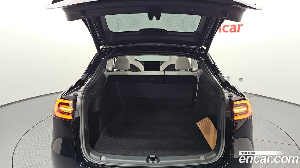 Tesla Model Y 2024