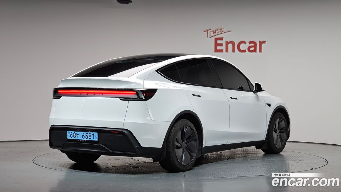 Tesla Model Y 2025