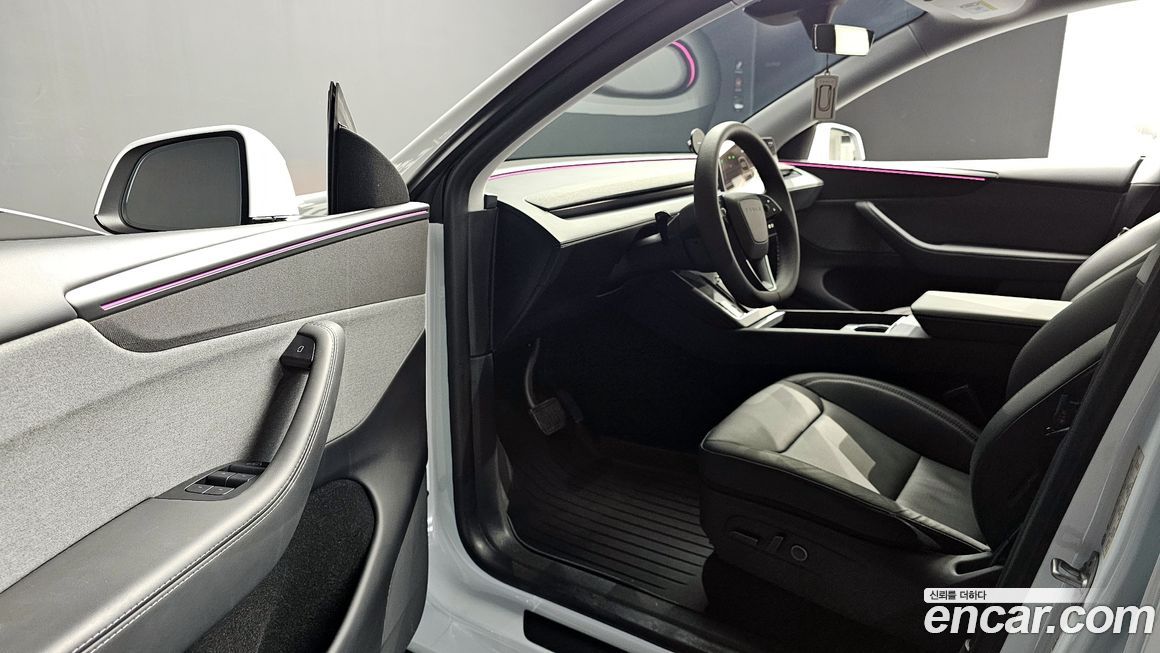 Tesla Model Y 2025