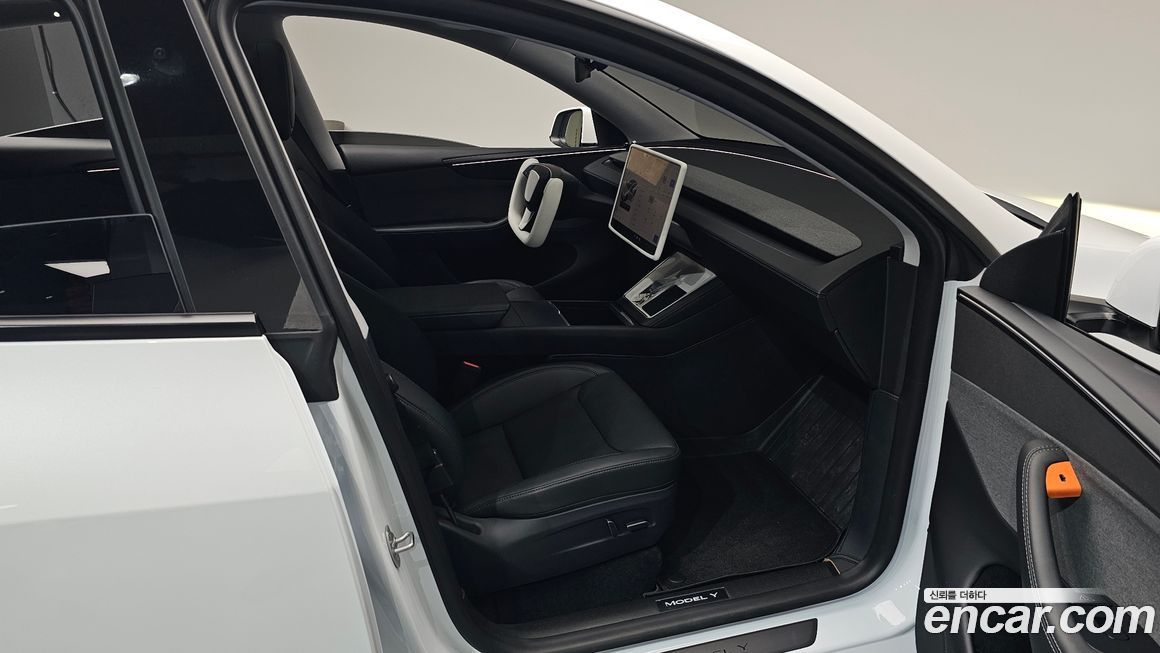 Tesla Model Y 2025