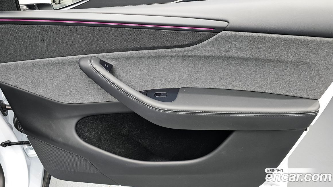 Tesla Model Y 2025