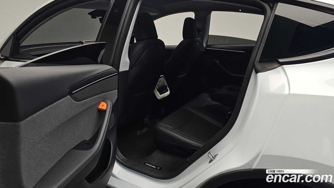 Tesla Model Y 2025