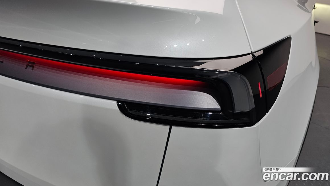 Tesla Model Y 2025