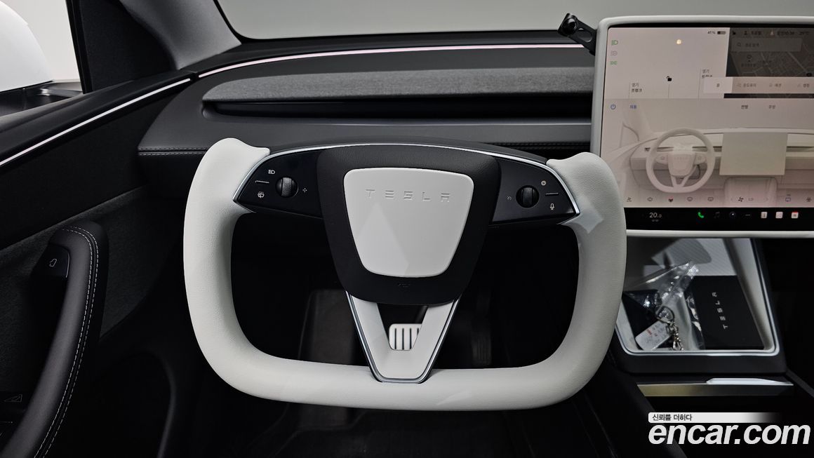 Tesla Model Y 2025