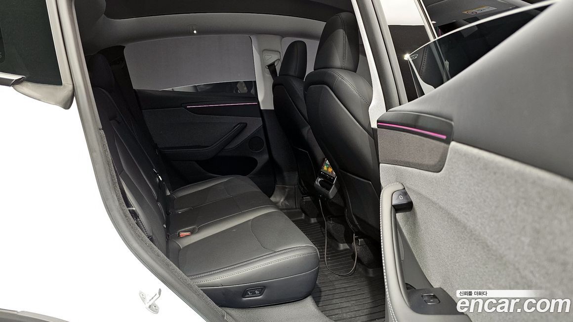 Tesla Model Y 2025