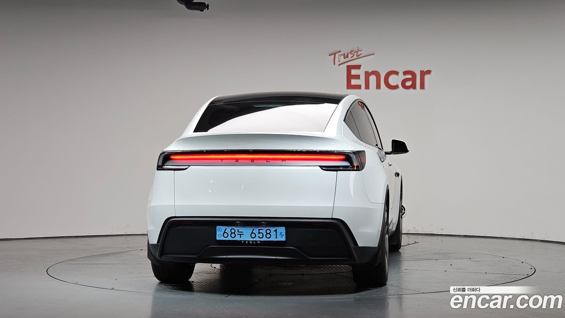 Tesla Model Y 2025