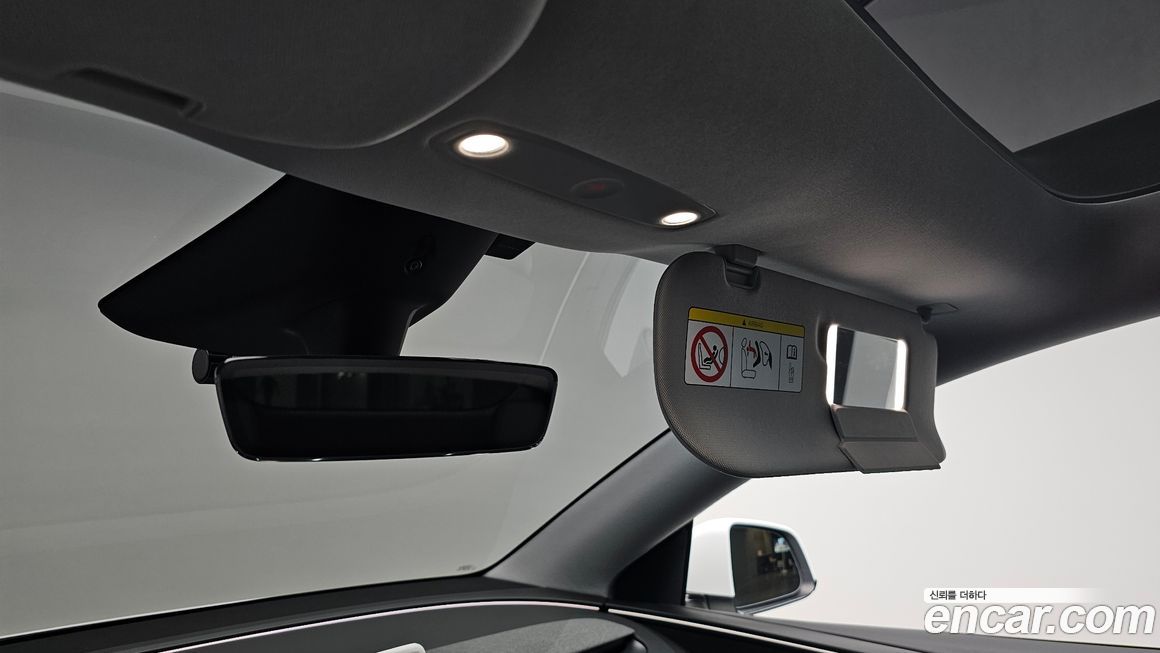 Tesla Model Y 2025
