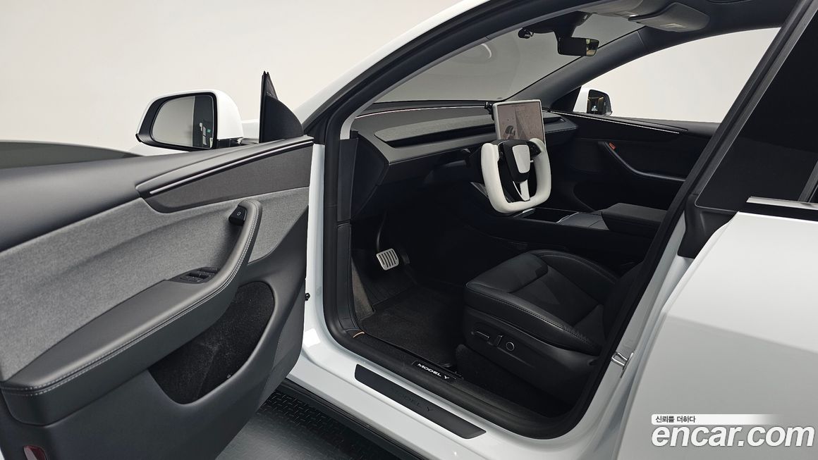Tesla Model Y 2025