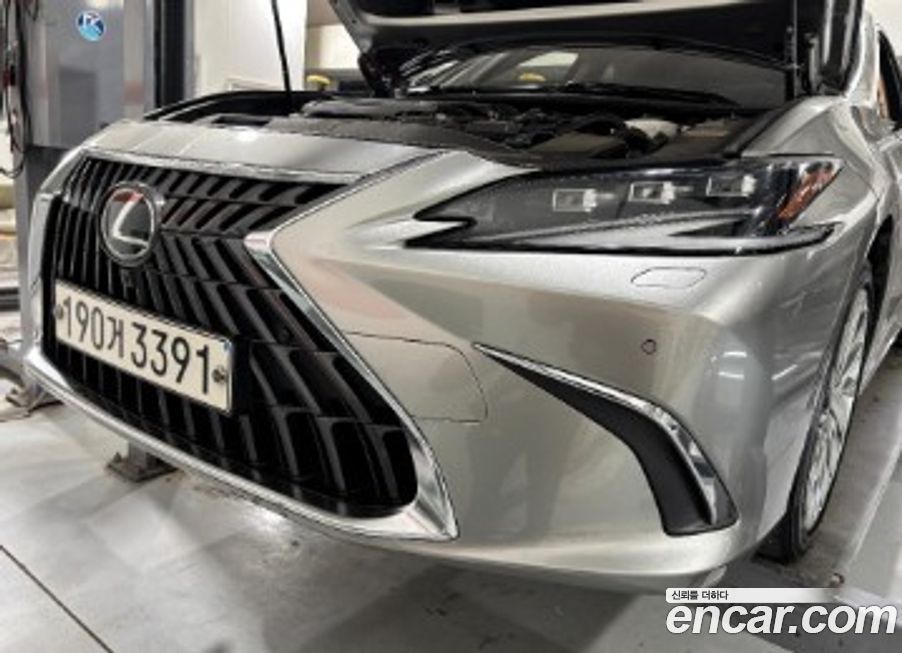 Lexus ES 2023