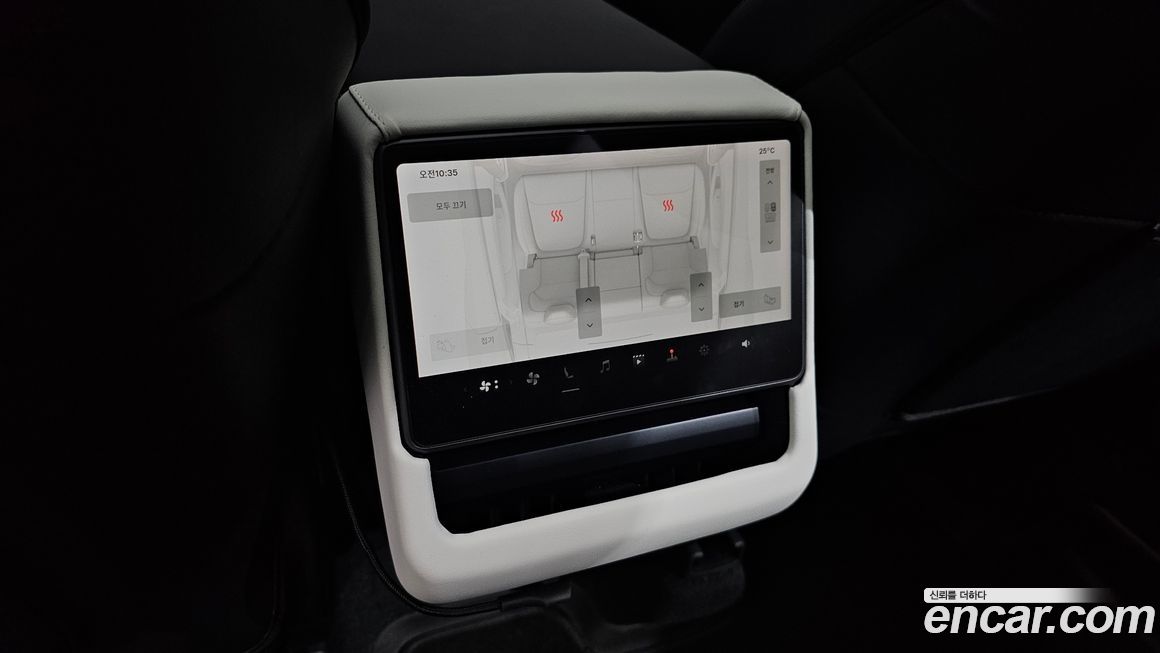 Tesla Model Y 2025