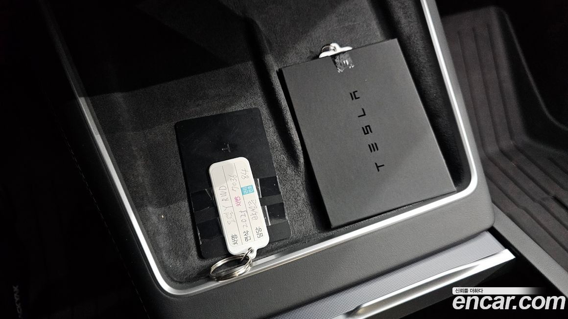 Tesla Model Y 2025