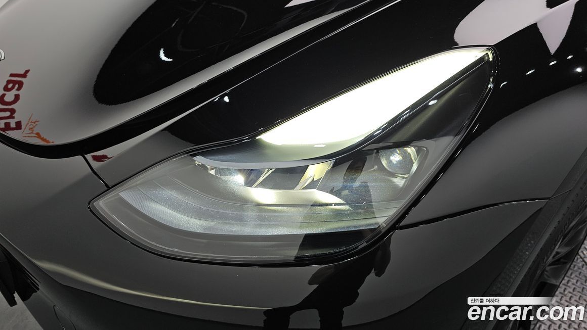 Tesla Model Y 2024