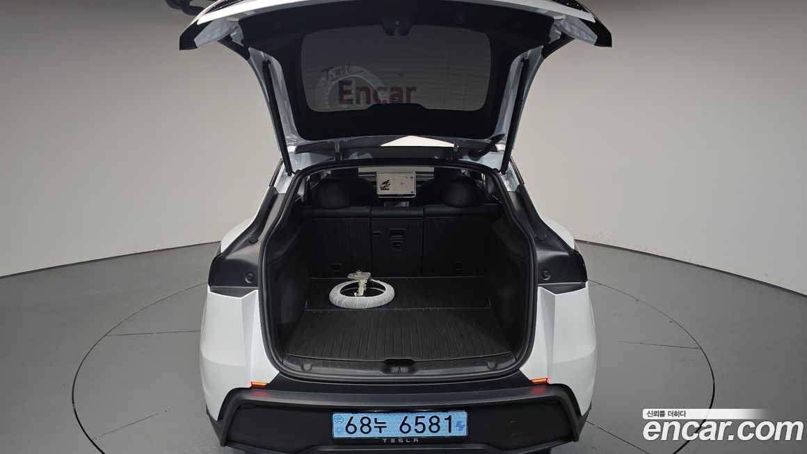 Tesla Model Y 2025